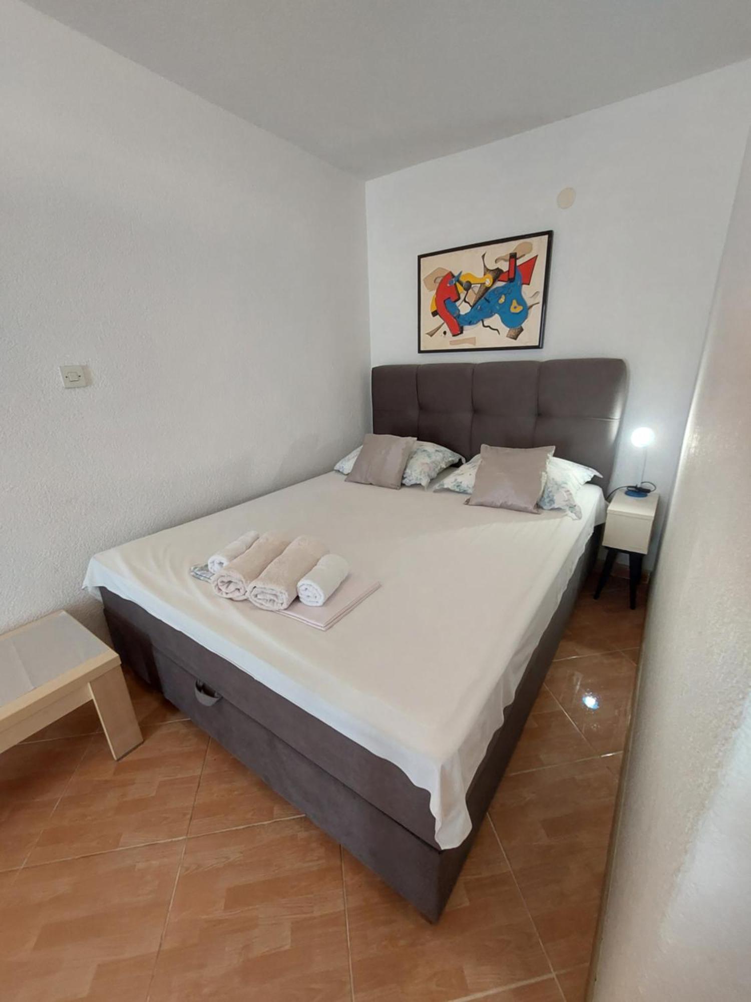 Villa Bratus Промайна Екстериор снимка