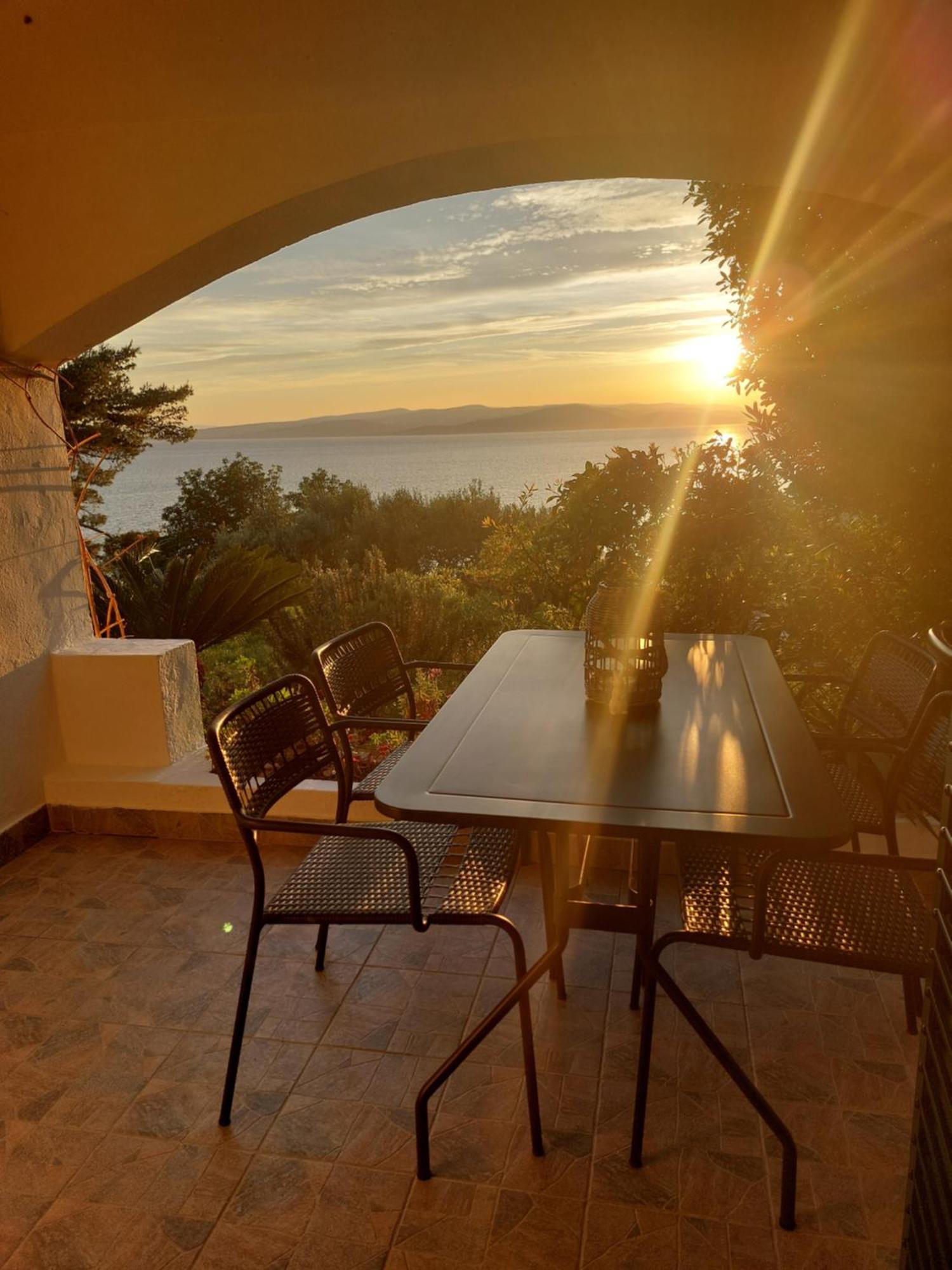Villa Bratus Промайна Екстериор снимка