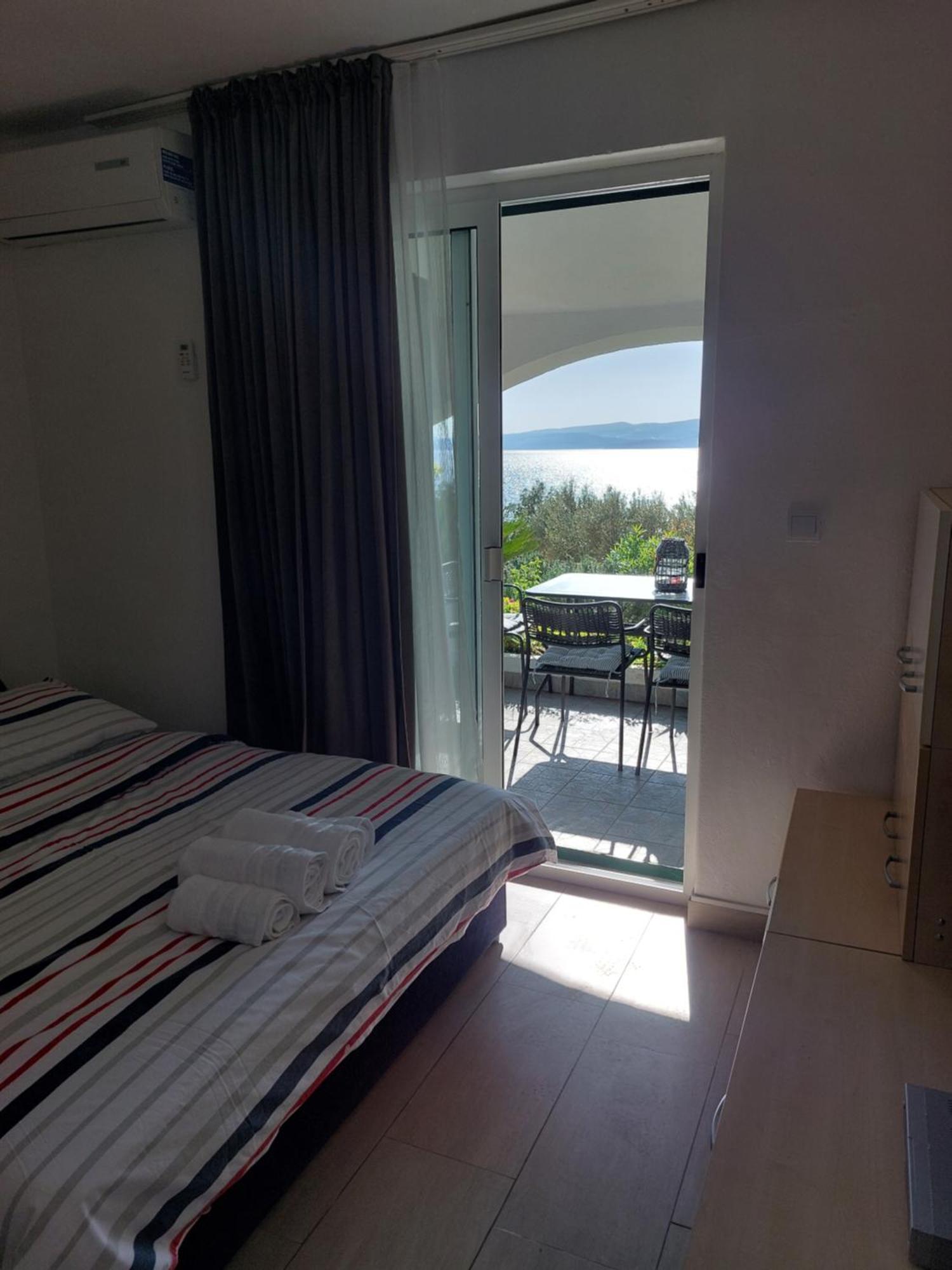Villa Bratus Промайна Екстериор снимка
