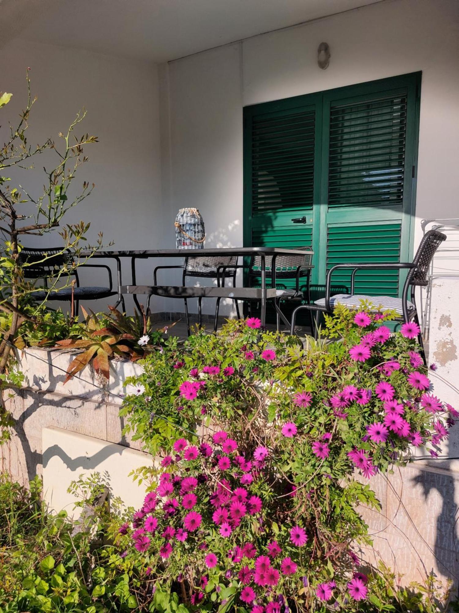 Villa Bratus Промайна Екстериор снимка